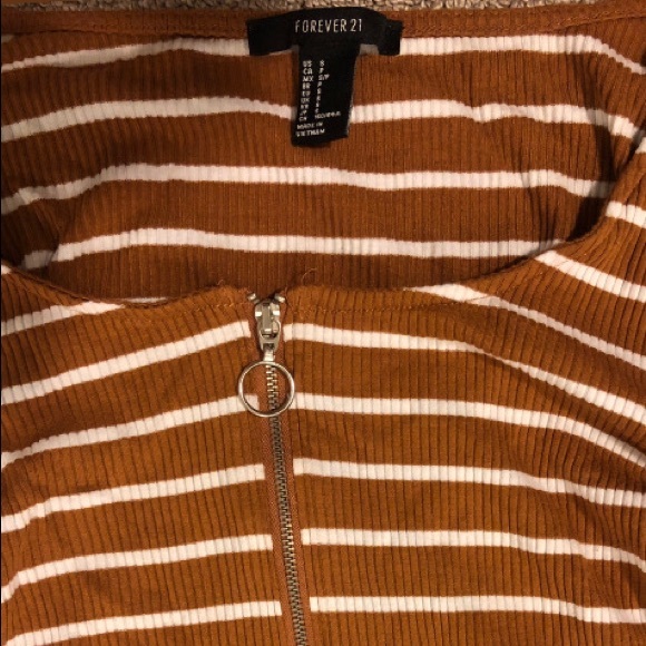 Forever 21 crop top, zipper in front - Picture 4 of 4